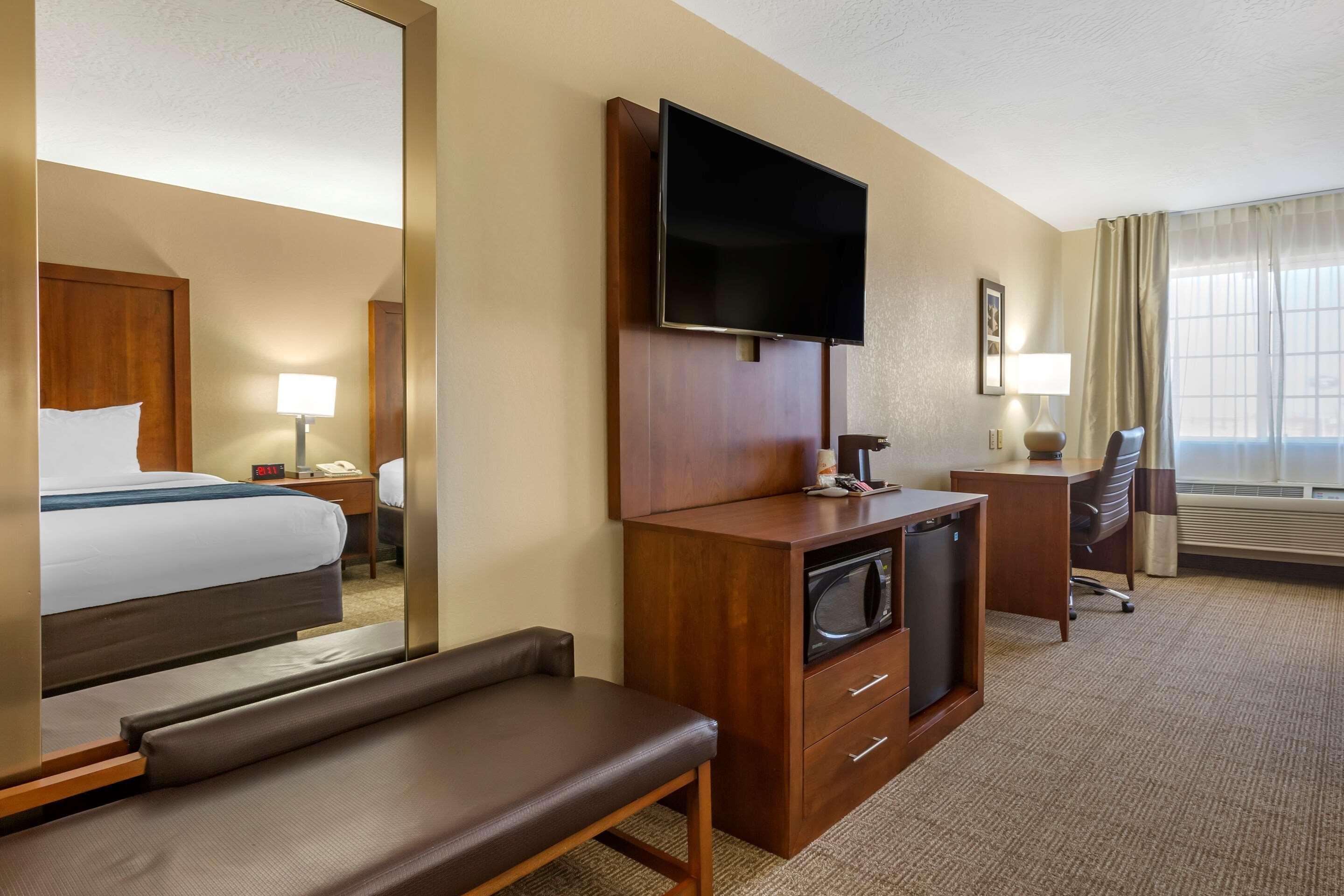Comfort & I-10 Hotel 3*