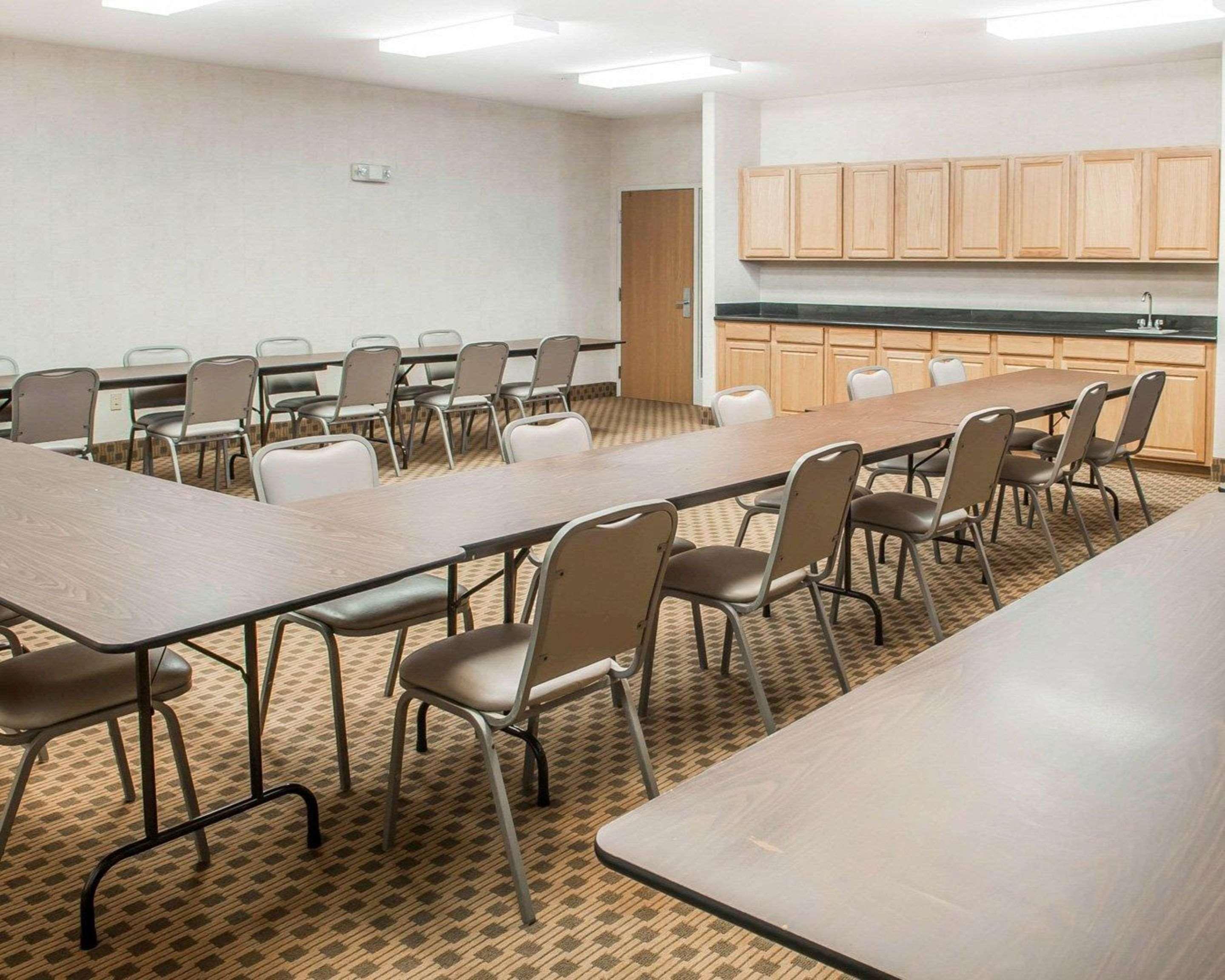 Hotel Comfort & I-10 3*