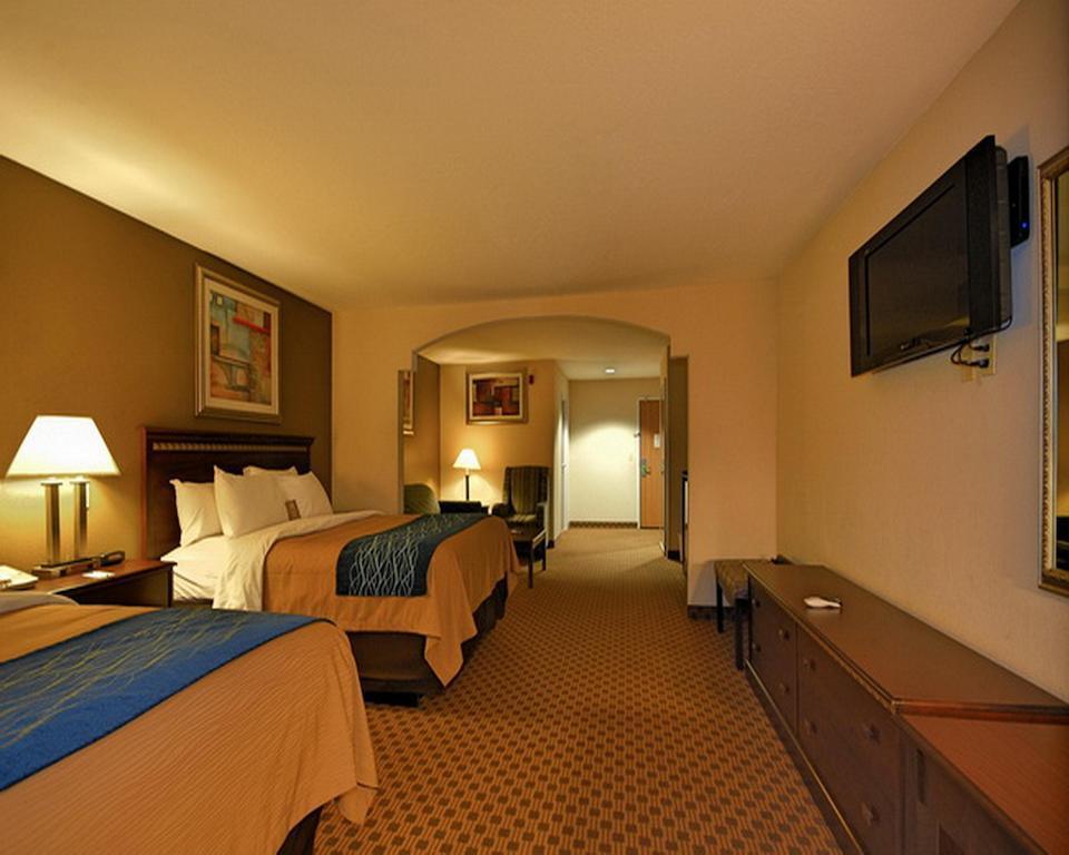 Comfort & I-10 Hotel 3*