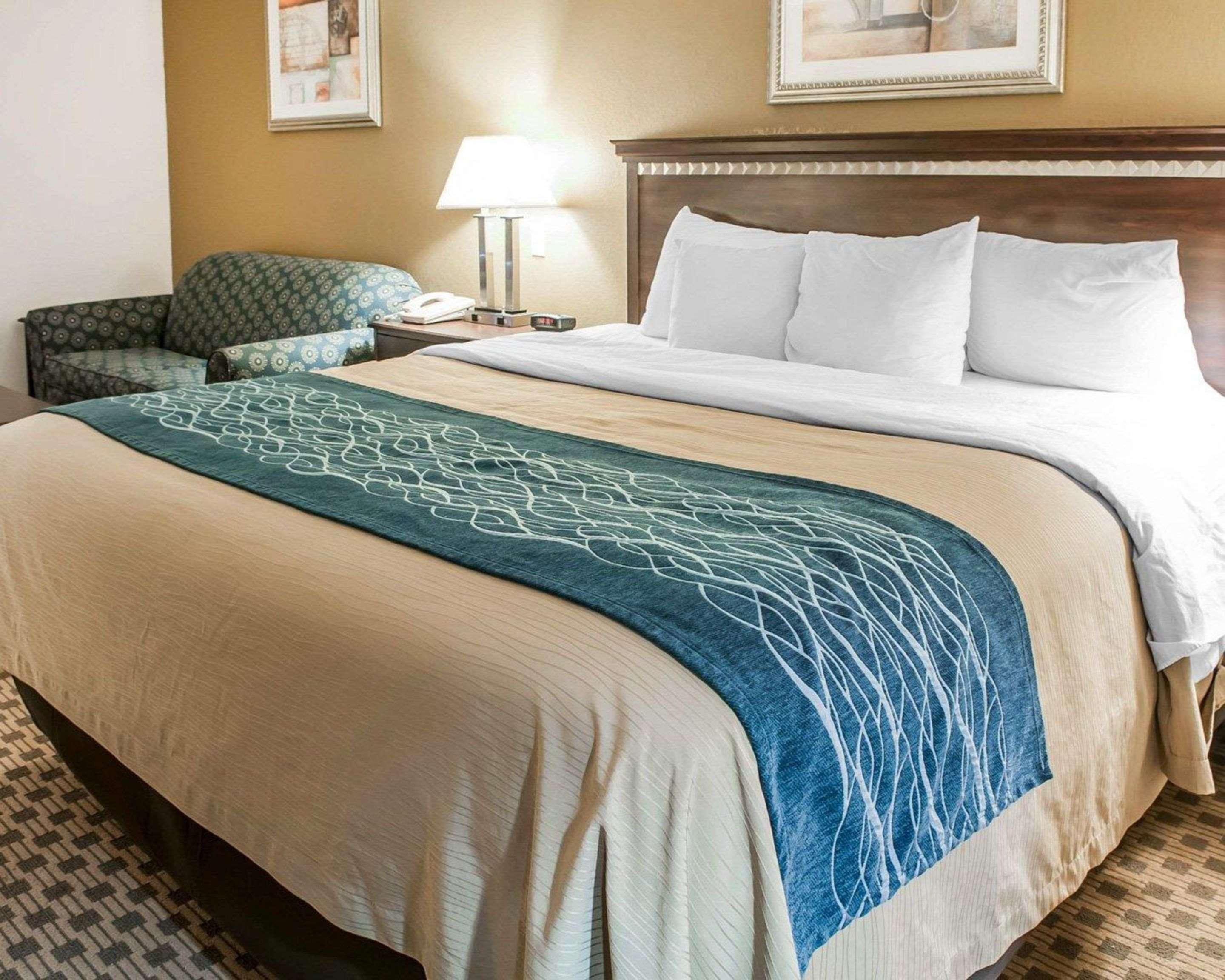 Hotel Comfort & I-10 3*