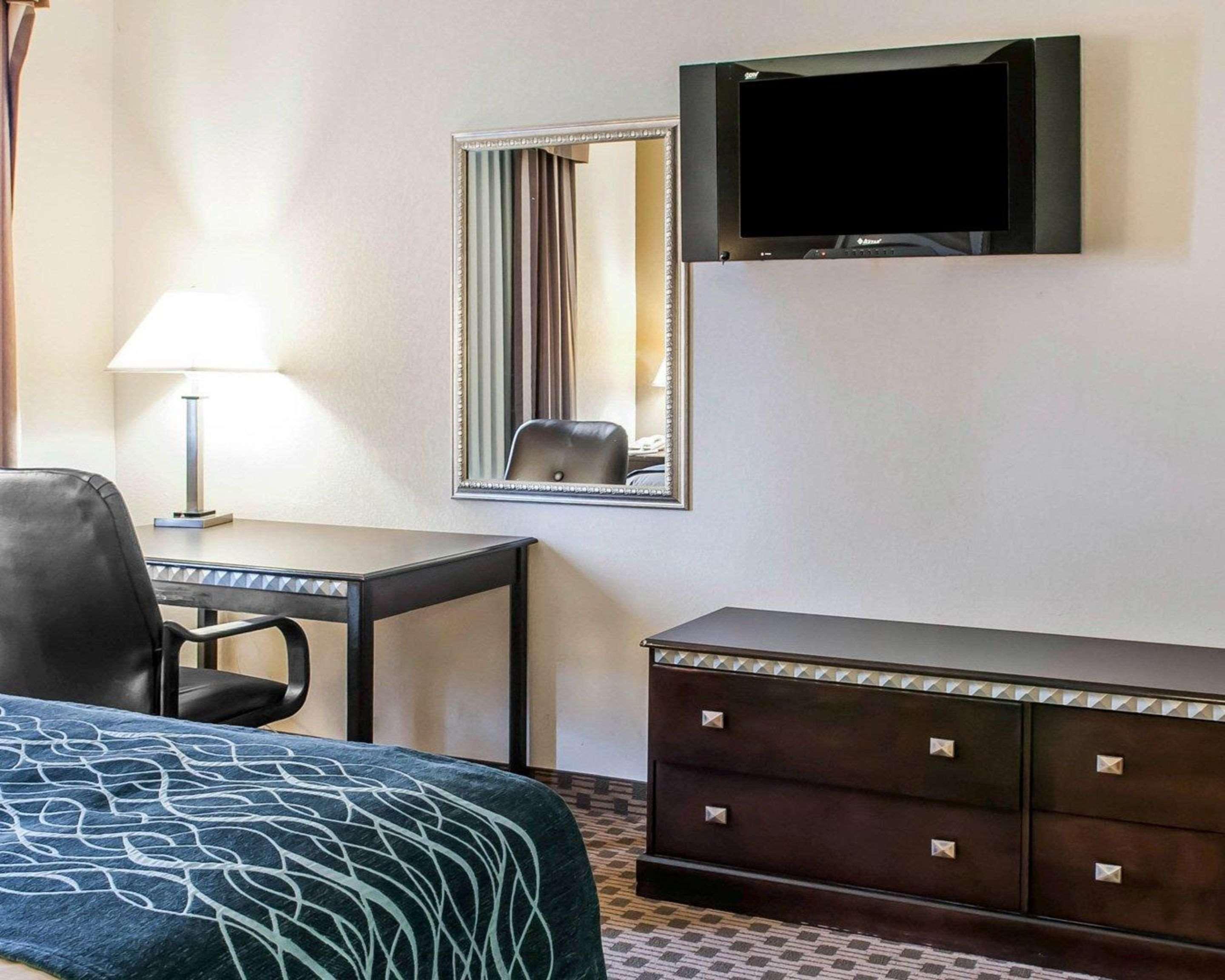 Comfort & I-10 Hotel 3*